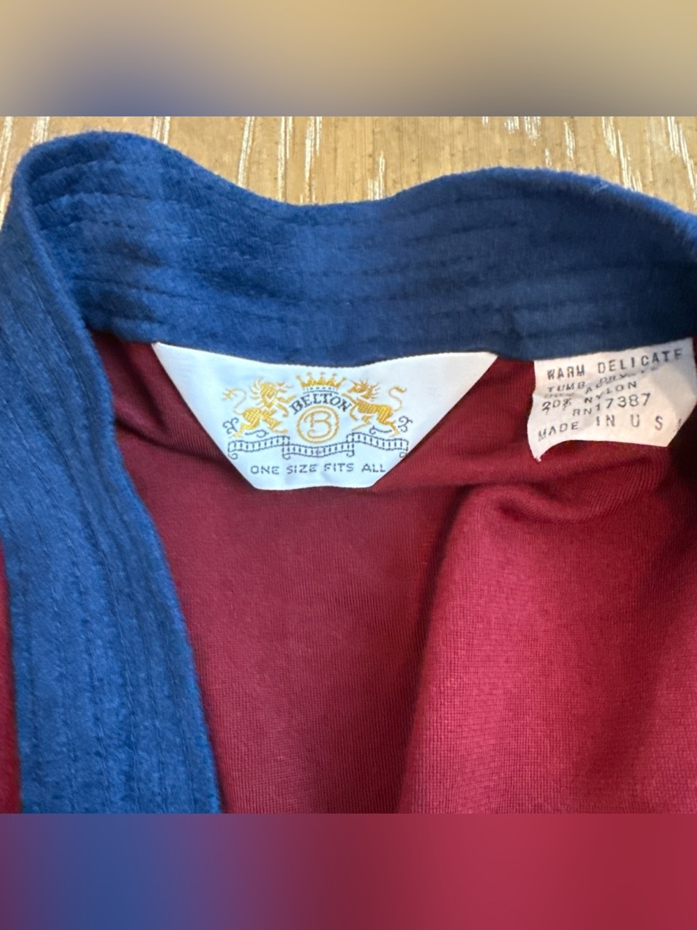 Vintage Belton Burgundy robe with Navy velour Trim - Picture 4 of 7